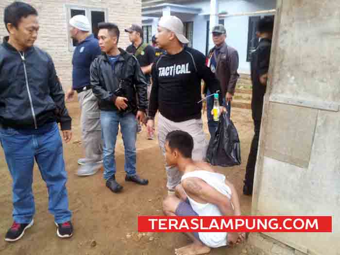 Operasi Antik, Polda Lampung Gerebek Rumah TO Terduga Pengedar Narkoba di Tegineneng