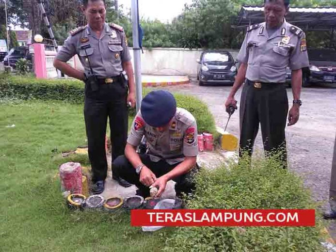 Benda Mirip Granat Nanas Ini Dikira Bola Kasti