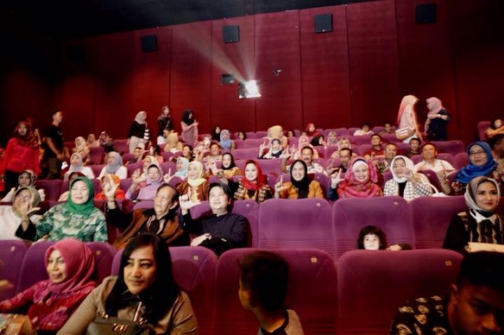 Ratusan Warga Lampung Ikut Nobar Film “Kartini” Bersama Istri Gubernur