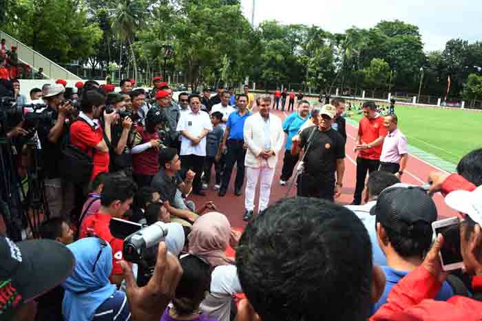 Panglima TNI dan Mantan Presiden Barcelona Sambangi PS TNI