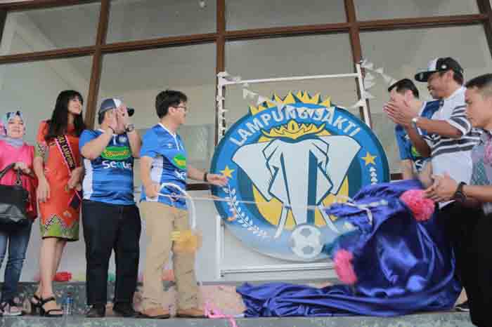 Hamartoni Ahadis Resmikan Kesebelasan Lampung Sakti