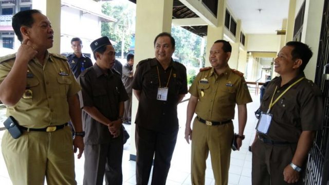 Staf Ahli Gubernur Lampung Tinjau UN SMA-MA