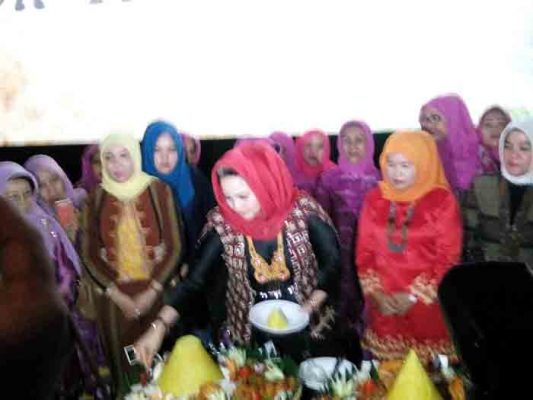 Aprilani Yustin Ficardo Dapat Kejutan di Acara Nobar Film “Kartini”