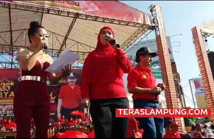 Walikota Herman HN dan Istri Menyanyi dan Goyang Bareng Pedangdut Susi Goyang Uleg