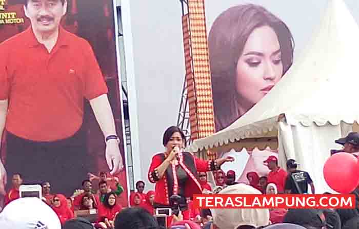 Ike Nurjanah Meriahkan Acara Jalan Sehat Peringatan HUT ke-335 Kota Bandarlampung