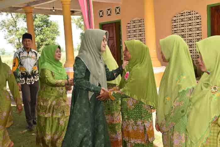 Istri Bupati Lampura Hadiri Pengajian dan Pelantikan Muslimat NU Abung Surakarta
