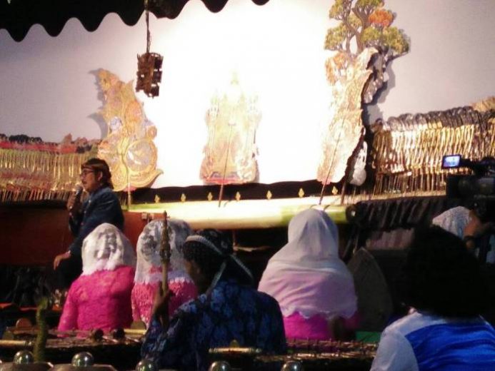 Pentas “Bima Ngaji”, Arinal Djunaidi dan Ki Enthus Ajak Warga Natar Mengaji Sambil Menikmati Hiburan