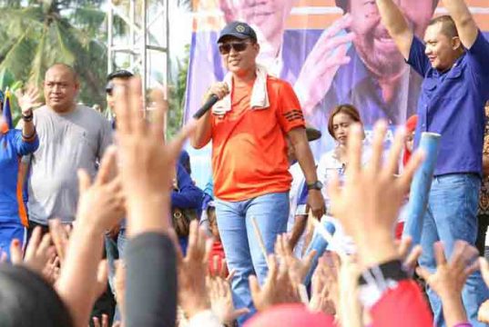 Mustafa Ajak Warga Lamsel Senam Ronda dan Menyanyi Gundul-Gundul Pacul