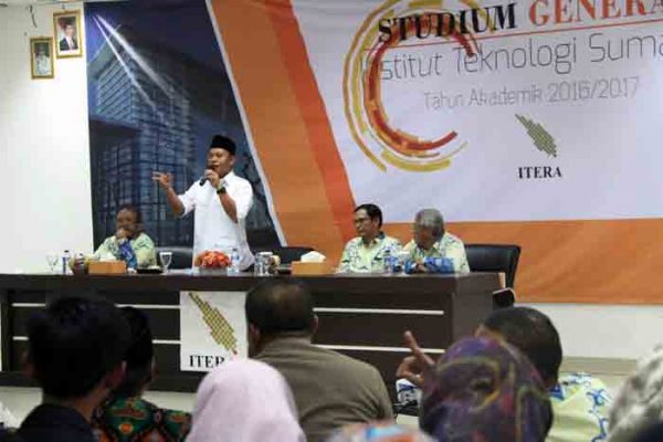 Sampaikan Kuliah Umum di Itera, Bupati Mustafa Ajak Mahasiswa Turut Bangun Daerah