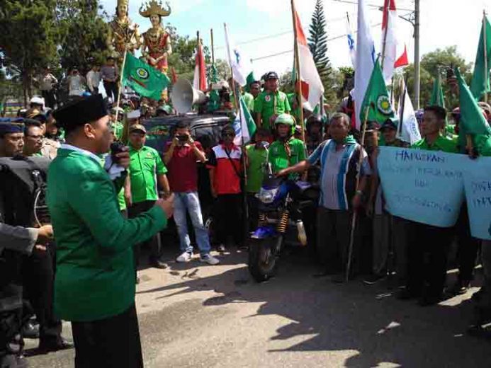 Unjuk Rasa May Day, Bupati Mustafa Temui Ratusan Buruh