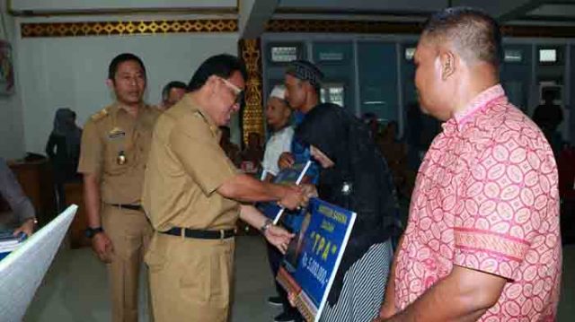 Pemkab Lampura Beri Bantuan 410 Sarana Ibadah dan Lembaga Keagamaan