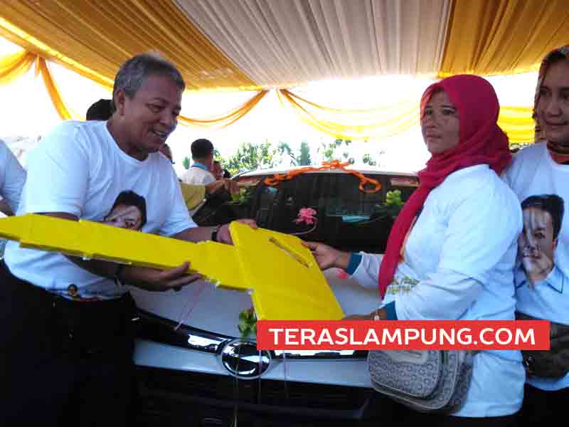 Senam Massal Bersama Golkar dan Arinal Junaidi, Warga Lampura Dapat Hadiah Mobil