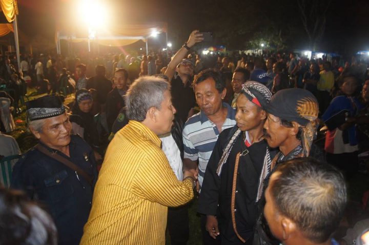 Sambangi Warga Lambar, Arinal Gandeng Ki Enthus Gelar Pentas Wayang Kulit
