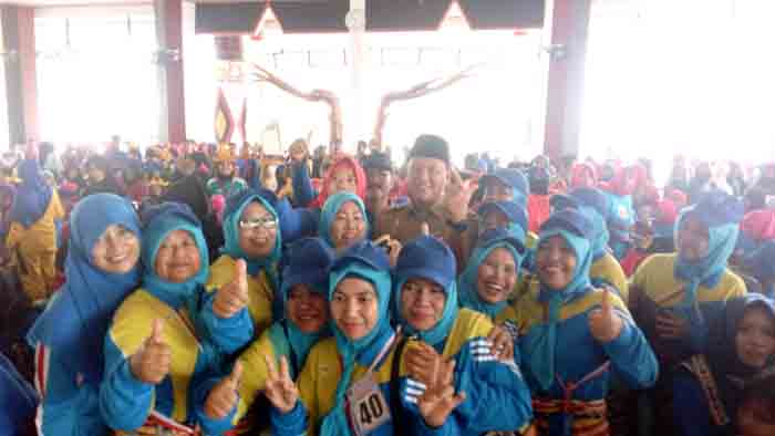 Ratusan Peserta Lomba Senam Ronda Tampil dengan Kostum dan Kentongan Unik