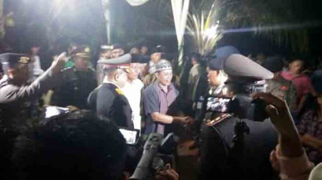 Hadiri Pemakaman Briptu Ridho, Bupati Mustafa Janji akan Beri Penghargaan