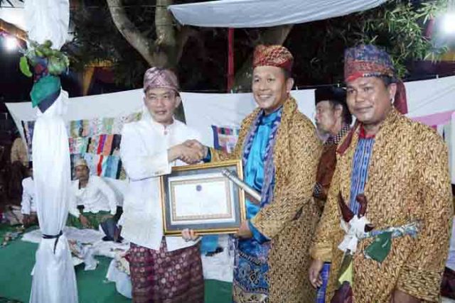 Bupati Mustafa Terima Gelar Pengiran Nata Mergo dari Keratuan Melinting