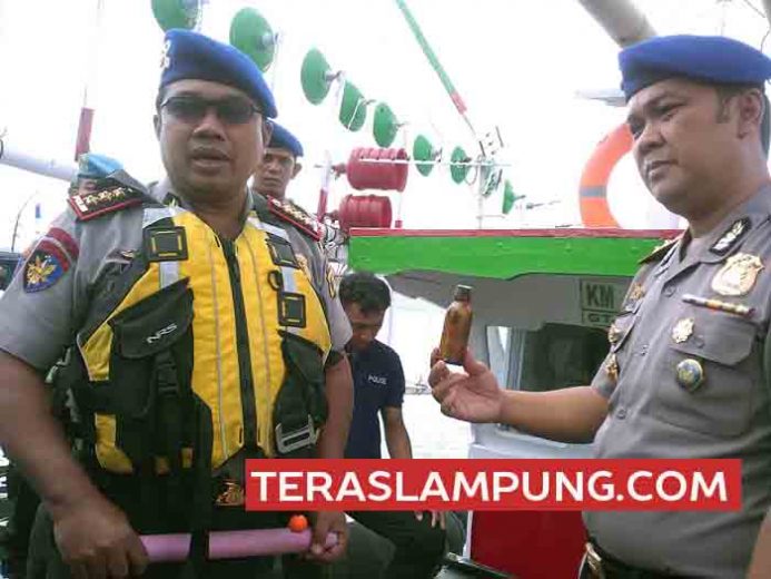Petugas Polair Polda Lampung Bekuk Nelayan Pengebom Ikan di Perairan Pulau Sebuku