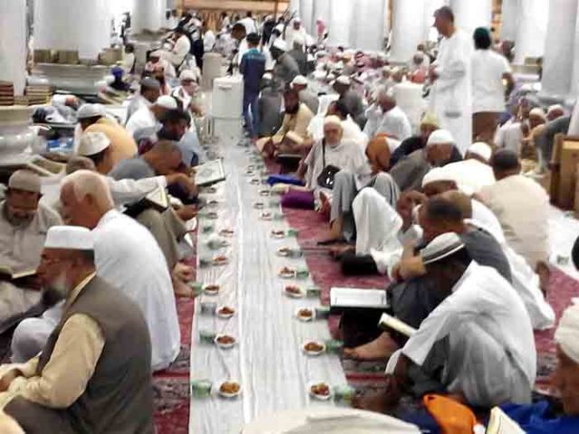 Ramadan di Madinah: Cahaya Harmoni dari Masjid Nabawi