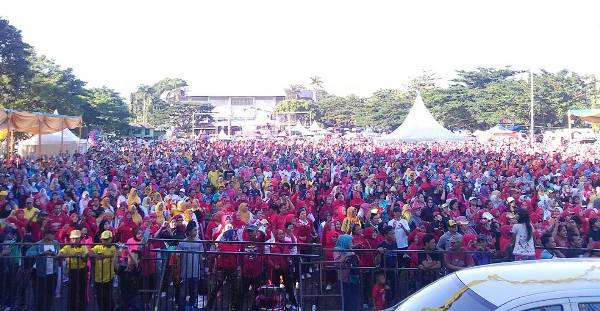 Senam Partai Golkar Bertabur Hadiah, Ribuan Warga Goyang Bareng Liza Natalia dan Trio Macan