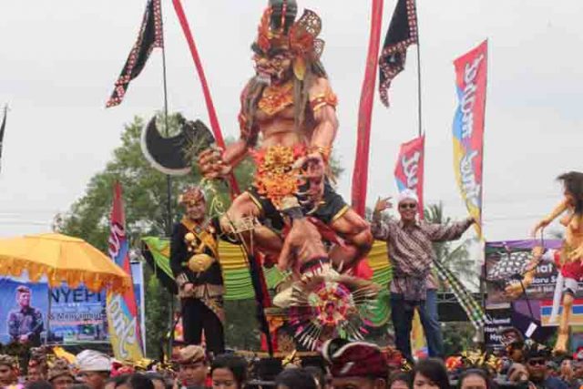 Bupati Mustafa Buka Festival Ogoh-Ogoh di Seputih Raman