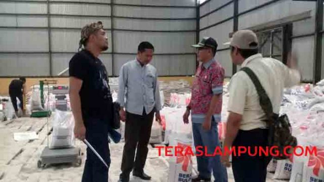 Ratusan Ton Beras tidak Layak Konsumsi Ditemukan di Gudang Bulog Lampung Utara