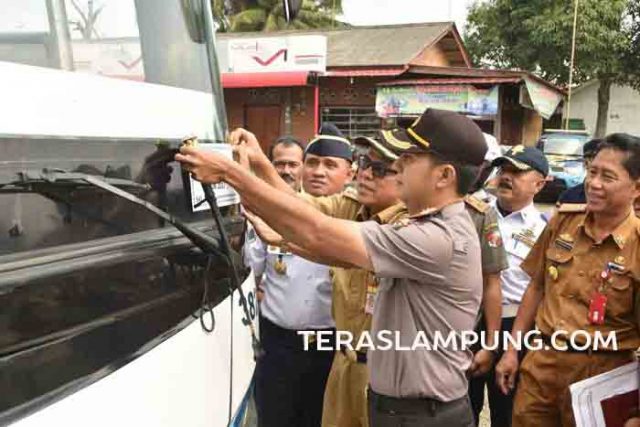 Sekab dan Kapolres Lampura Tinjau Kelayakan Angkutan Mudik