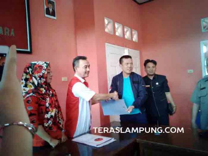 Pilbub Lampura, M. Yusrizal Kembalikan Berkas Pendaftaran ke PDIP