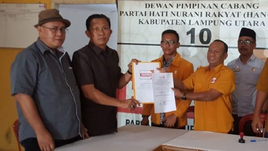 Pilbup Lampura, Zainal Abidin Daftar di Partai Hanura