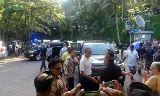 Barack Obama Kunjungi Tirta Empul dan Gunung Kawi
