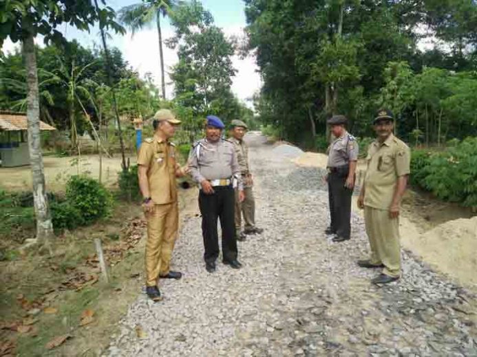 Bupati Mustafa Anggarkan Dana Kampung untuk Perbaiki Jalan