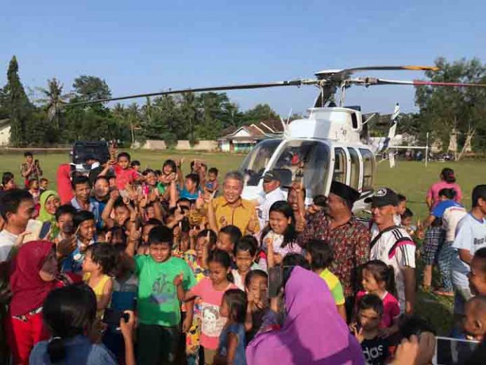 Demi Menemui Masyarakat Mesuji, Arinal Naik Heli