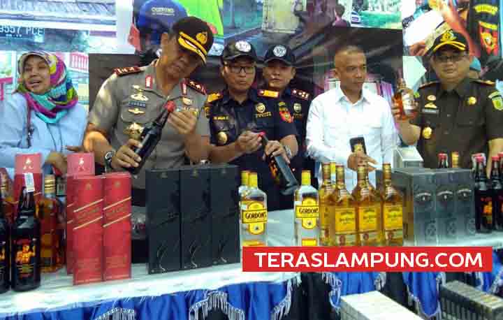 Presiden Jokowi Akhirnya Cabut Perpres Miras