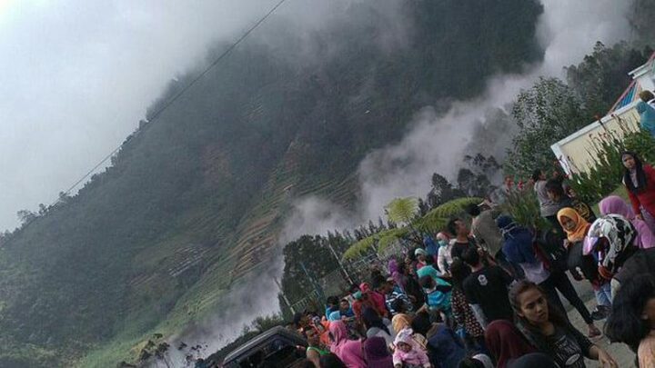 Kawah Sileri di Pegunungan Dieng Meletus, 10 Orang Terluka