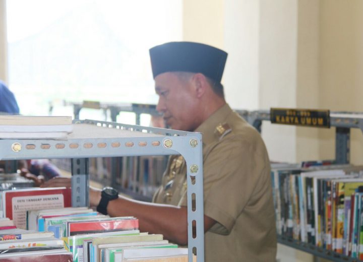 Bupati Mustafa Minta Perpustakaan Daerah Lamteng Diperbaiki