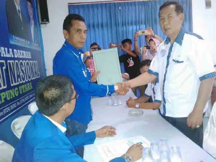 Pilbup Lampura, Aprozi Alam dan Nerozelly Ambil Berkas di PAN