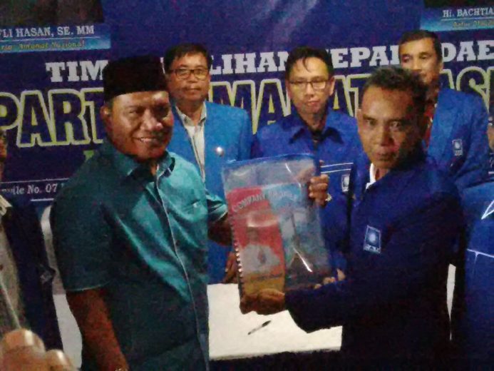 Pilbup Lampura, Aprozi Alam dan Irfan Nuranda Kembalikan Berkas ke PAN