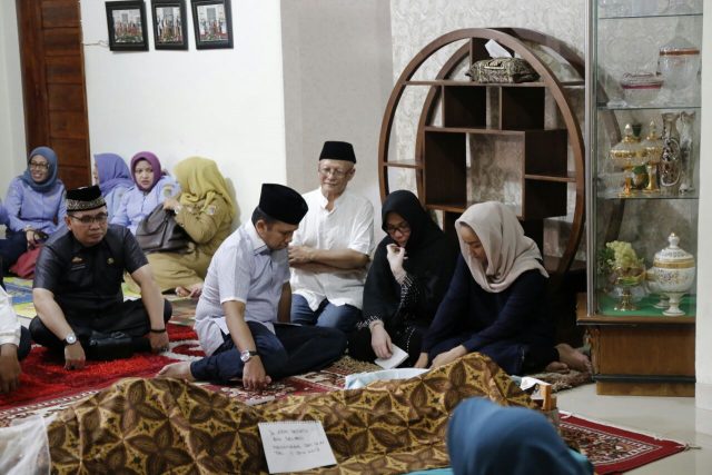 Gubernur Ridho Melayat ke Rumah Duka Mantan Kadis Perikanan dan Kelautan Lampung