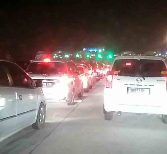Puncak Arus Balik Idul Fitri, Arus Lalu Lintas Tol Cipali Kembali Tersendat