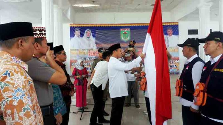 Bupati Mustafa Lepas 393 Anggota Jamaah Calon Haji Asal Lamteng