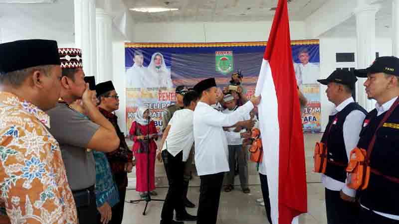 Bupati Mustafa Lepas 393 Anggota Jamaah Calon Haji Asal Lamteng