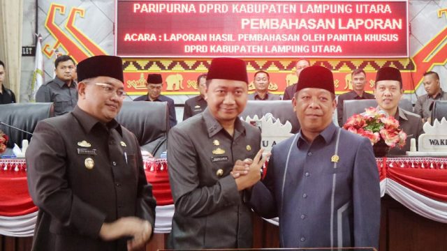 Bupati Lampura Sampaikan Tanggapan Akhir tentang Raperda Perubahan Protokoler dan Keuangan DPRD