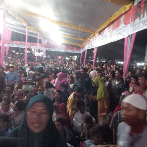 Ribuan Warga Tumijajar Tubabar Saksikan Wayangan Sosialisasi Arinal Maju Cagub