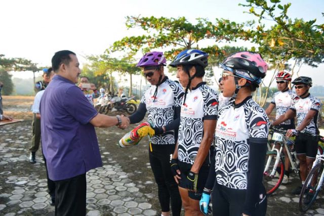 Wakil Bupati Heri Wardoyo Sambut Peserta Sepeda Gowes Pesona Nusantara di Tulangbawang