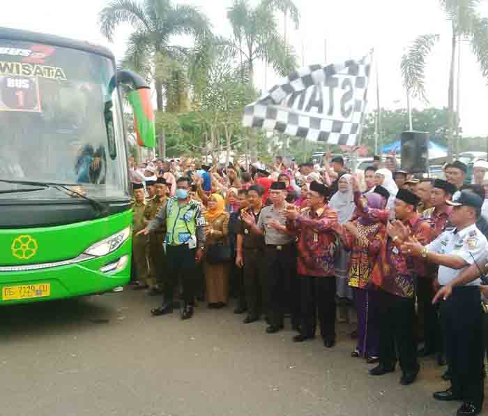 Bupati Lampura Imbau Jamaah Calon Haji Jaga Kesehatan