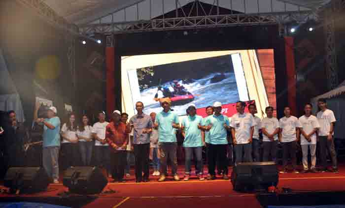 Gubernur Ridho Hadiri Malam Pesona Kemilau Sai Bumi Ruwa Jurai