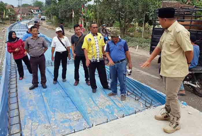 Habiskan Dana Rp26 Miliar, Ruas Jalan Punggur – Majapahit Mulai Dibeton