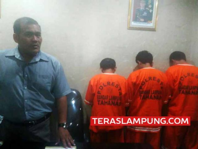Sedang Asik Nyabu, Ketua RT dan Dua Orang Warganya Ditangkap Polisi