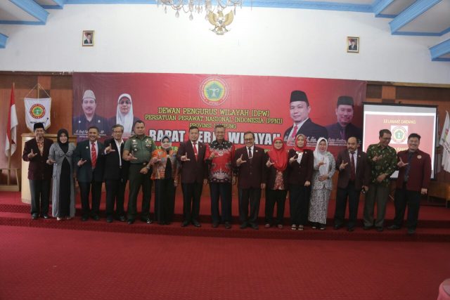 Gubernur Ridho Ajak Para Perawat Tingkatkan Kompetensi Profesi