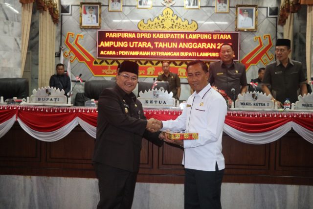 Pemkab Lampung Utara Sampaikan RAPBD-P 2017