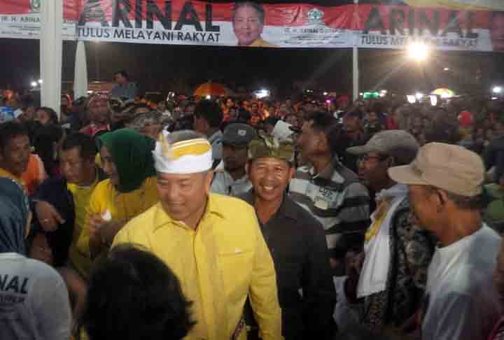 Pentas Wayang Cenk Blong, Ribuan Warga Seputihraman Antusias Sambut Arinal Djunaidi